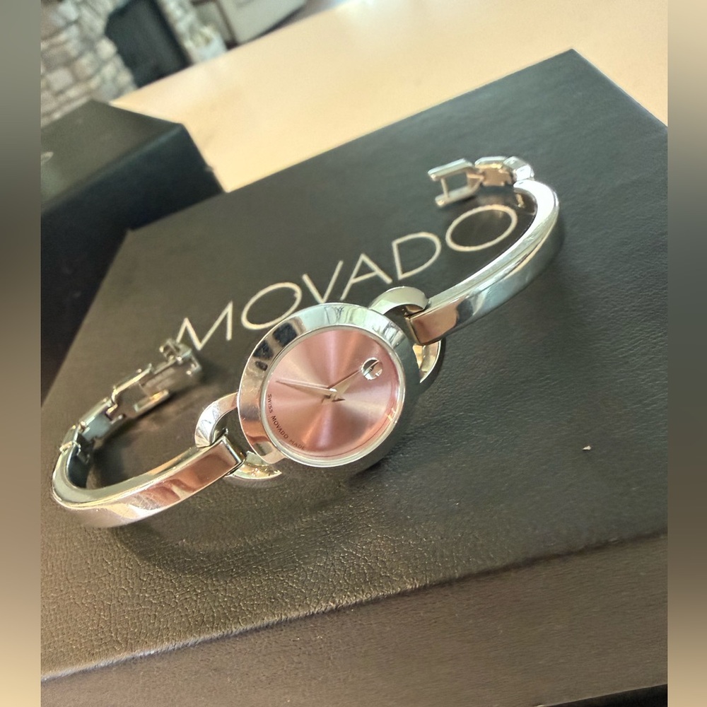Movado Women’s Silver Bracelet Watch with Pink Dial, elegant, feminine, like new - Picture 7 of 12